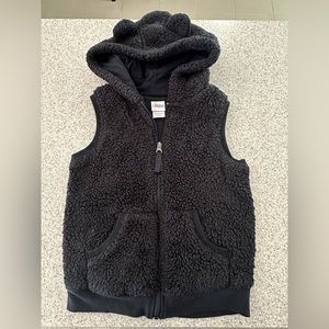 Girls’ black Circo Fuzzy Vest with metallic threads mixed in. Small 6/6x